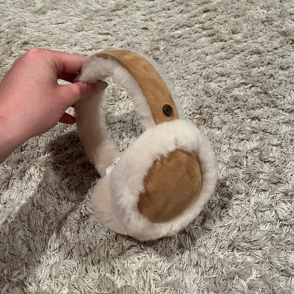 Ugg earmuffs - Picture 2 of 4